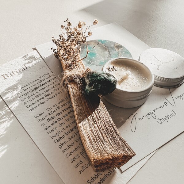 Ritual-Set Jungfrau: Chrysokoll, Palo Santo, Cosmos Card, Kerze und Ritualk�rtchen