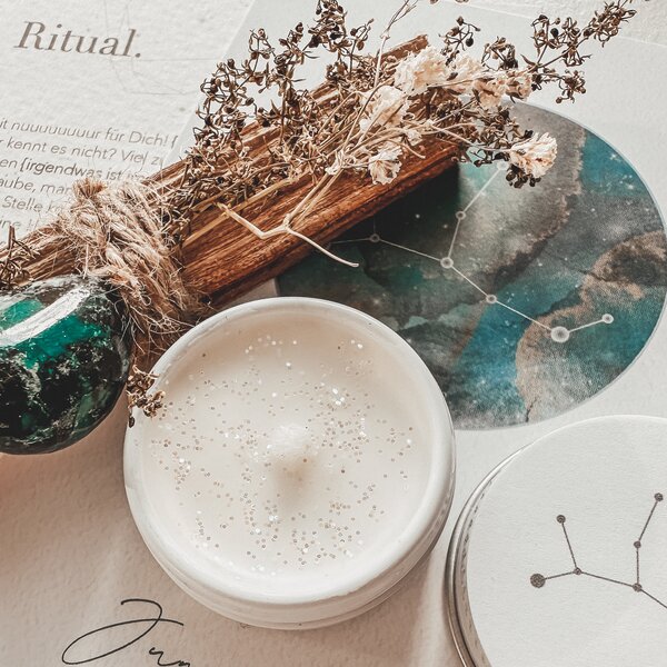 Ritual-Set Jungfrau: Chrysokoll, Palo Santo, Cosmos Card, Kerze und Ritualk�rtchen